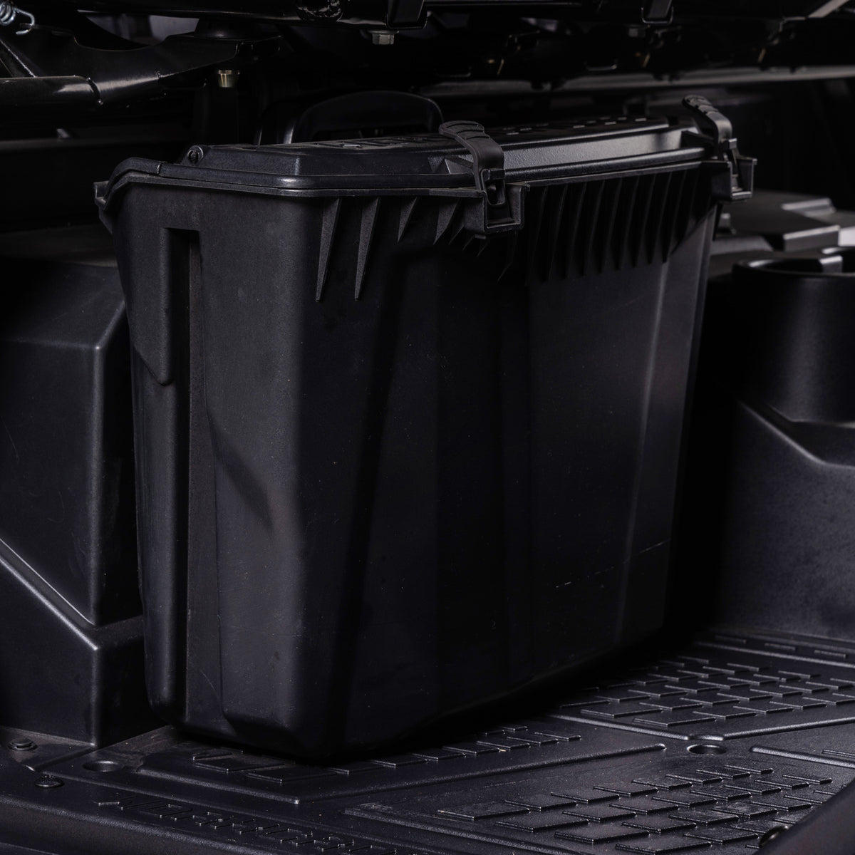 Portable storage box